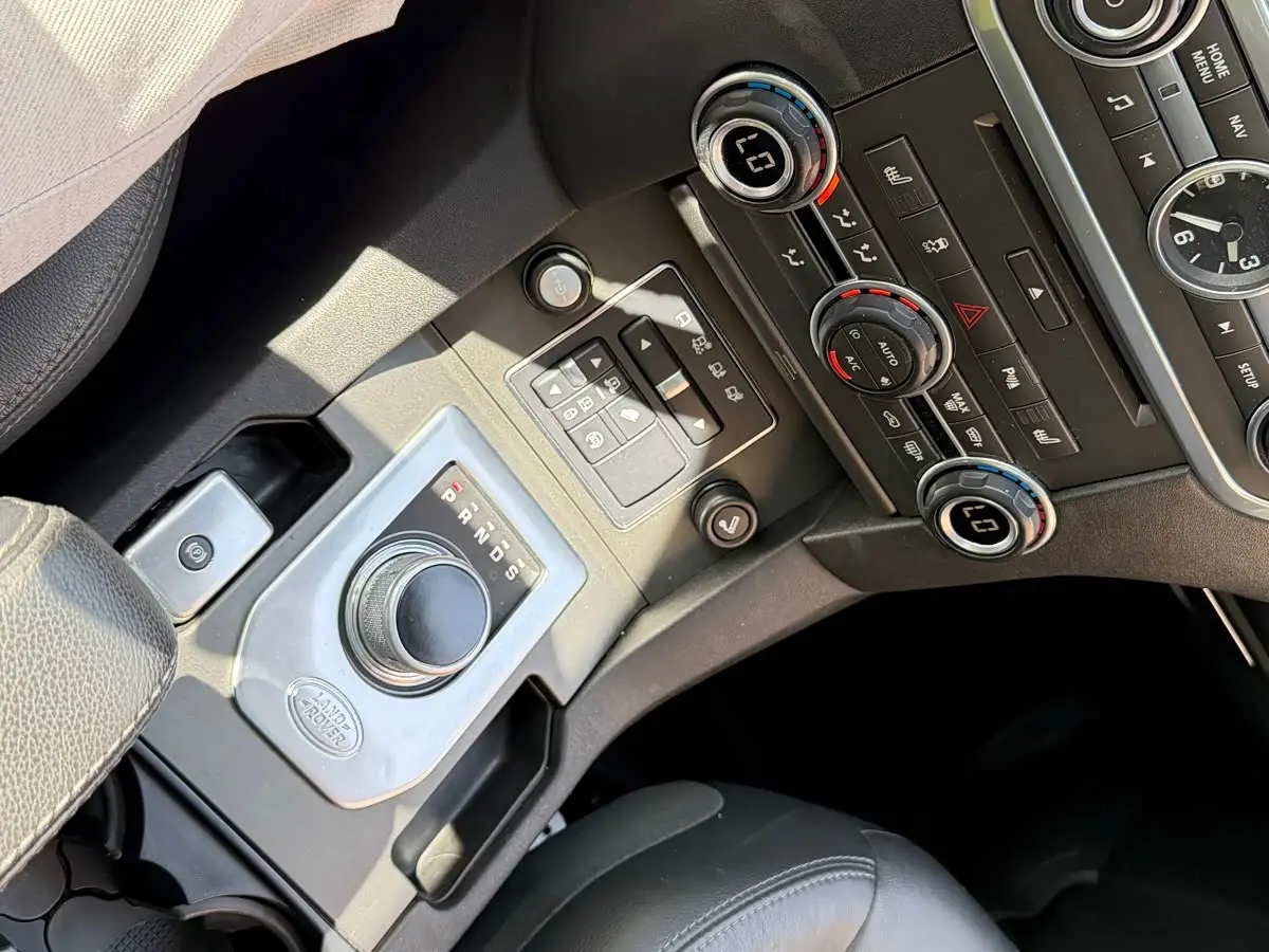 Land Rover Discovery 2014 — Photo 16/20
