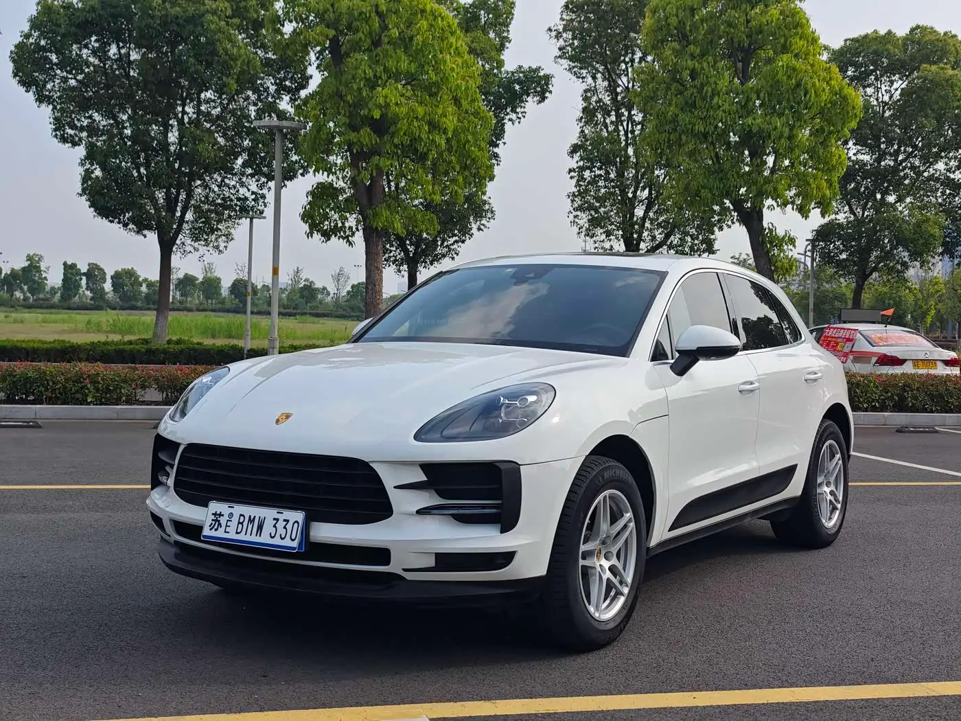 Porsche Macan 2020 — Фото 1/15
