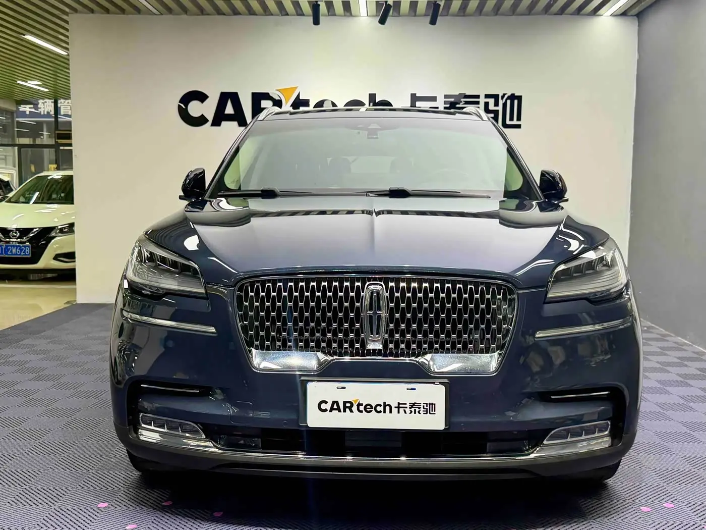 Lincoln Aviator 2021 — Photo 2/15