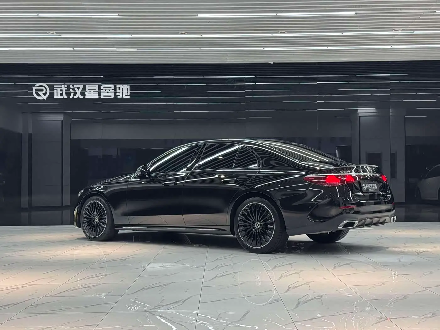 Mercedes-Benz E-Class 2024 — Photo 3/16