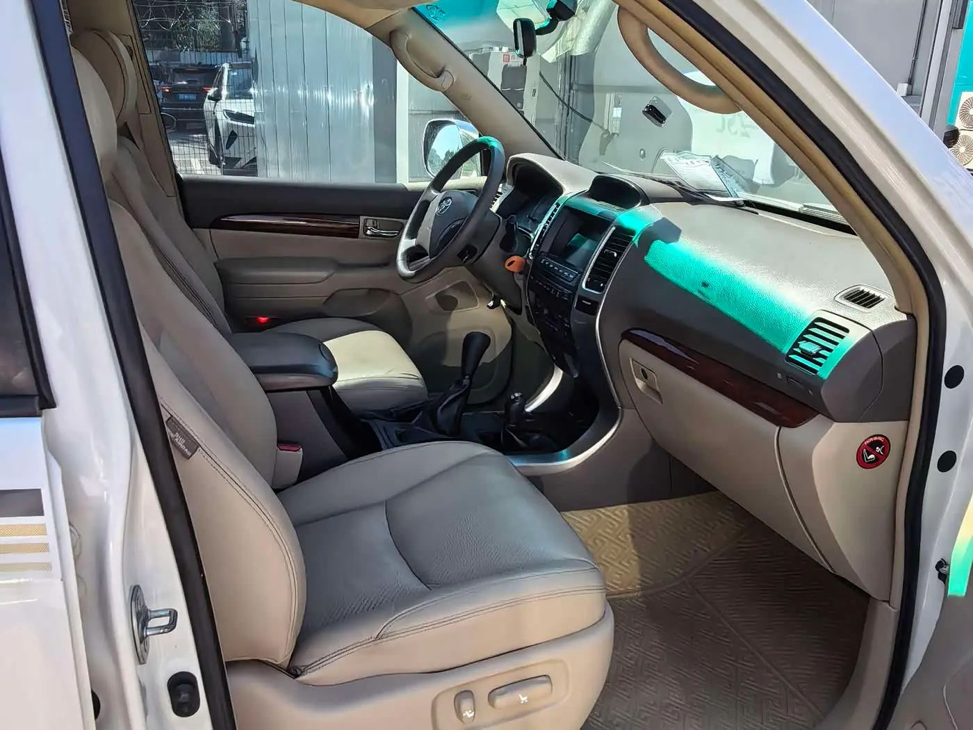 Toyota Prado 2010 — Photo 9/20