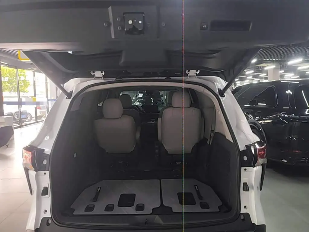 Toyota Sienna 2025 — Şəkil 18/19