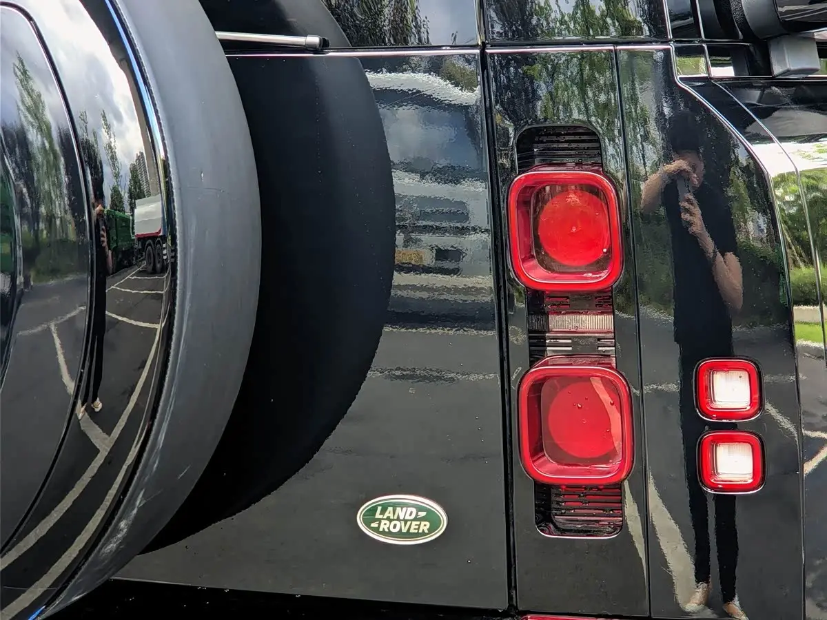Land Rover Defender 2024 — Photo 11/16