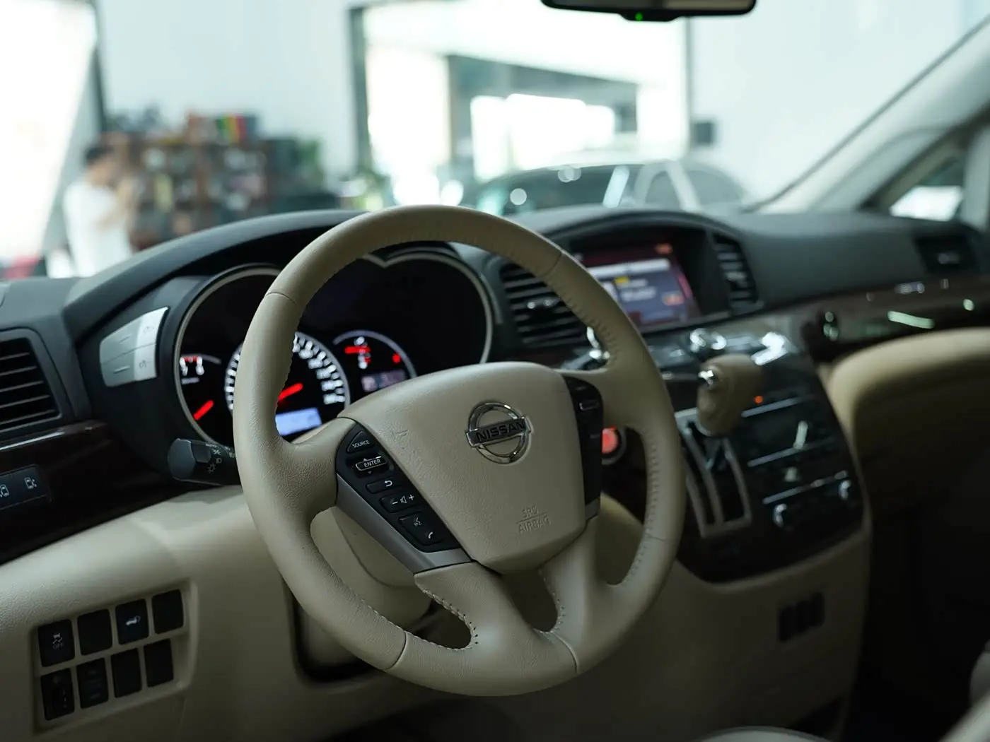 Nissan Quest 2016 — Photo 7/19