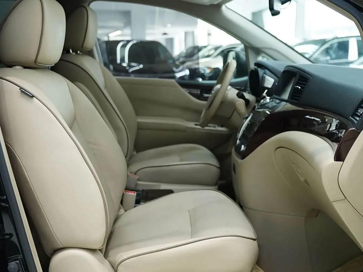Nissan Quest 2016 — Photo 14/19