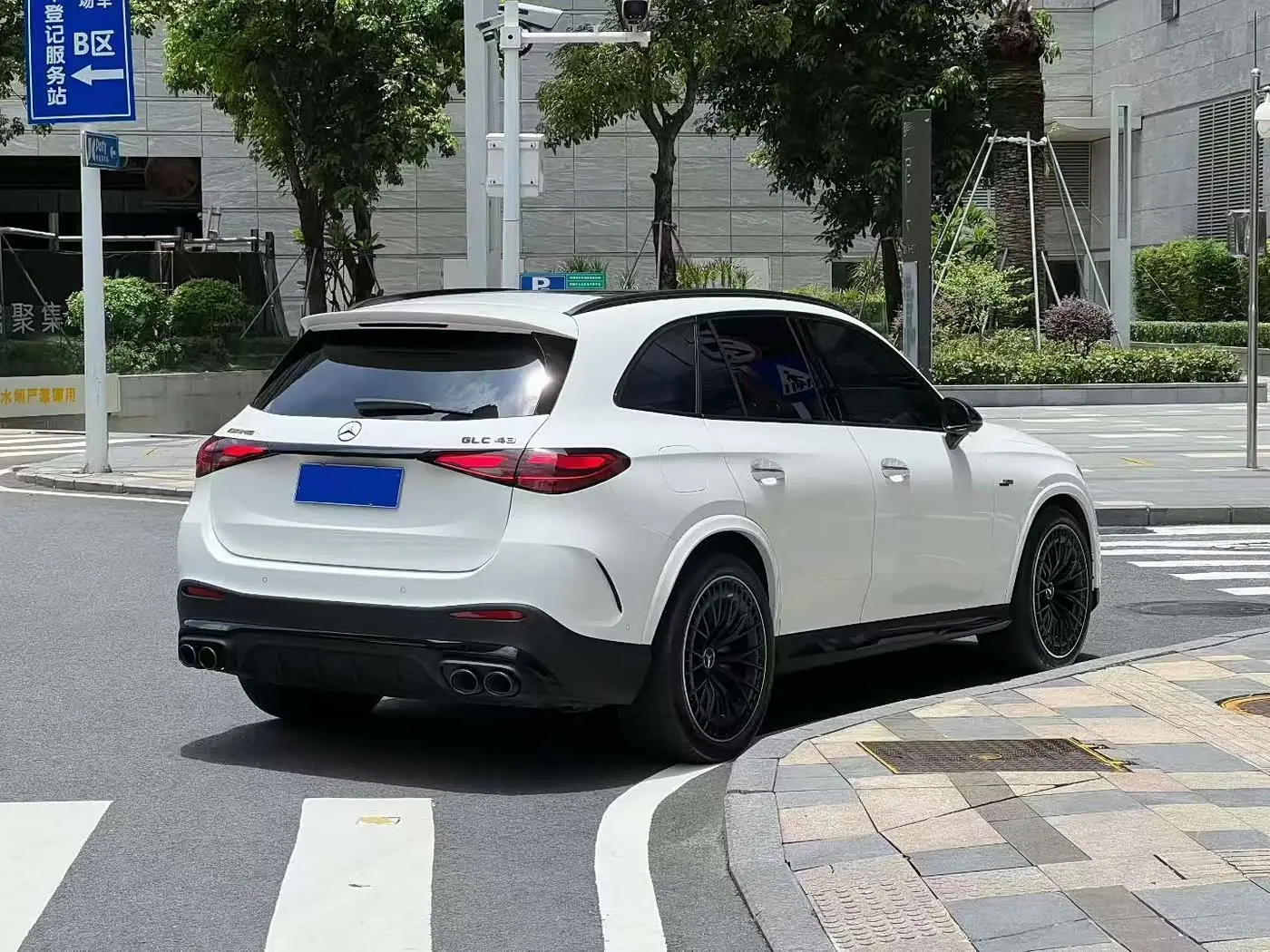 Mercedes-Benz GLC AMG 2026 — Photo 9/9