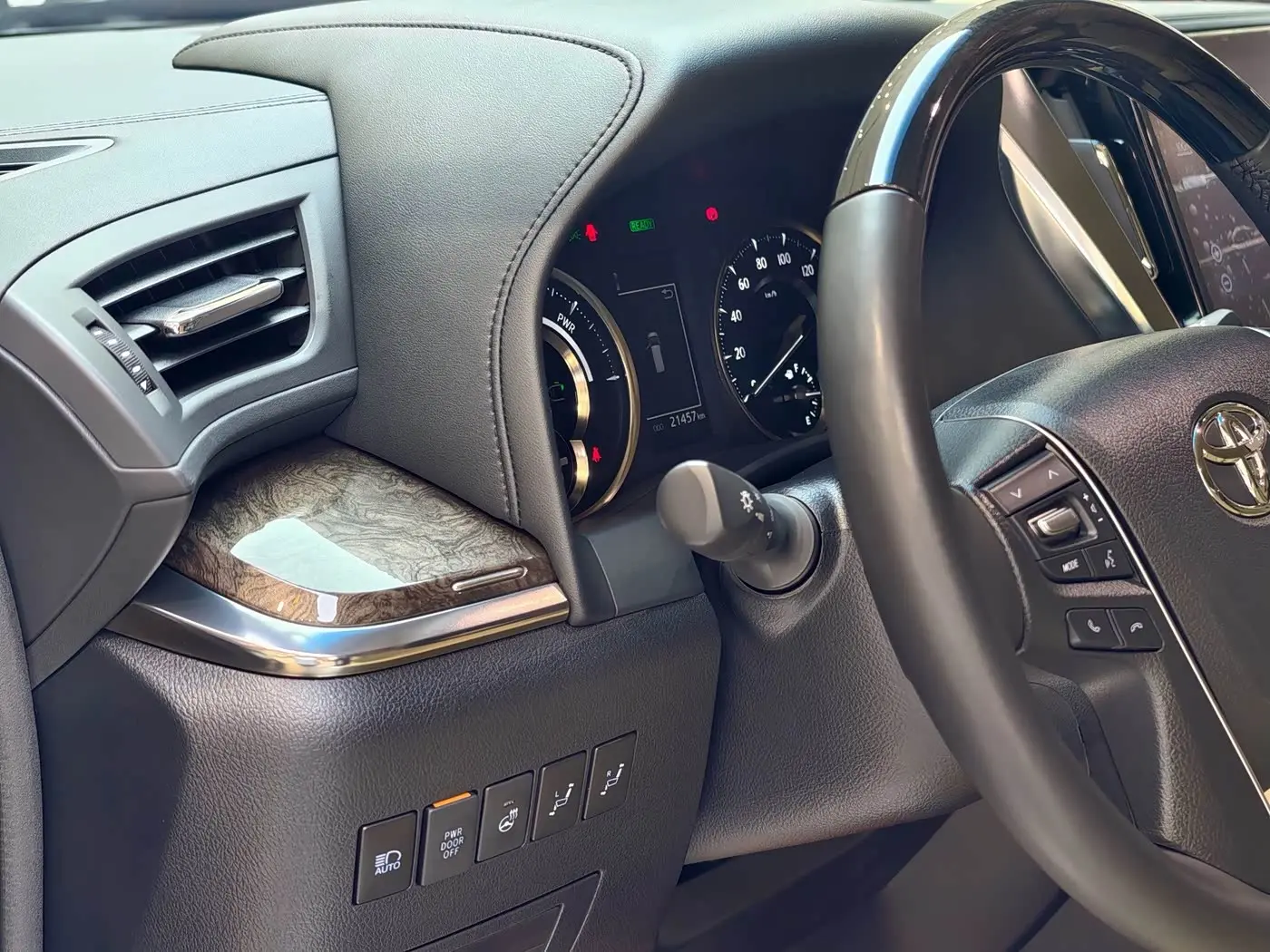 Toyota Vellfire 2023 — Photo 5/20
