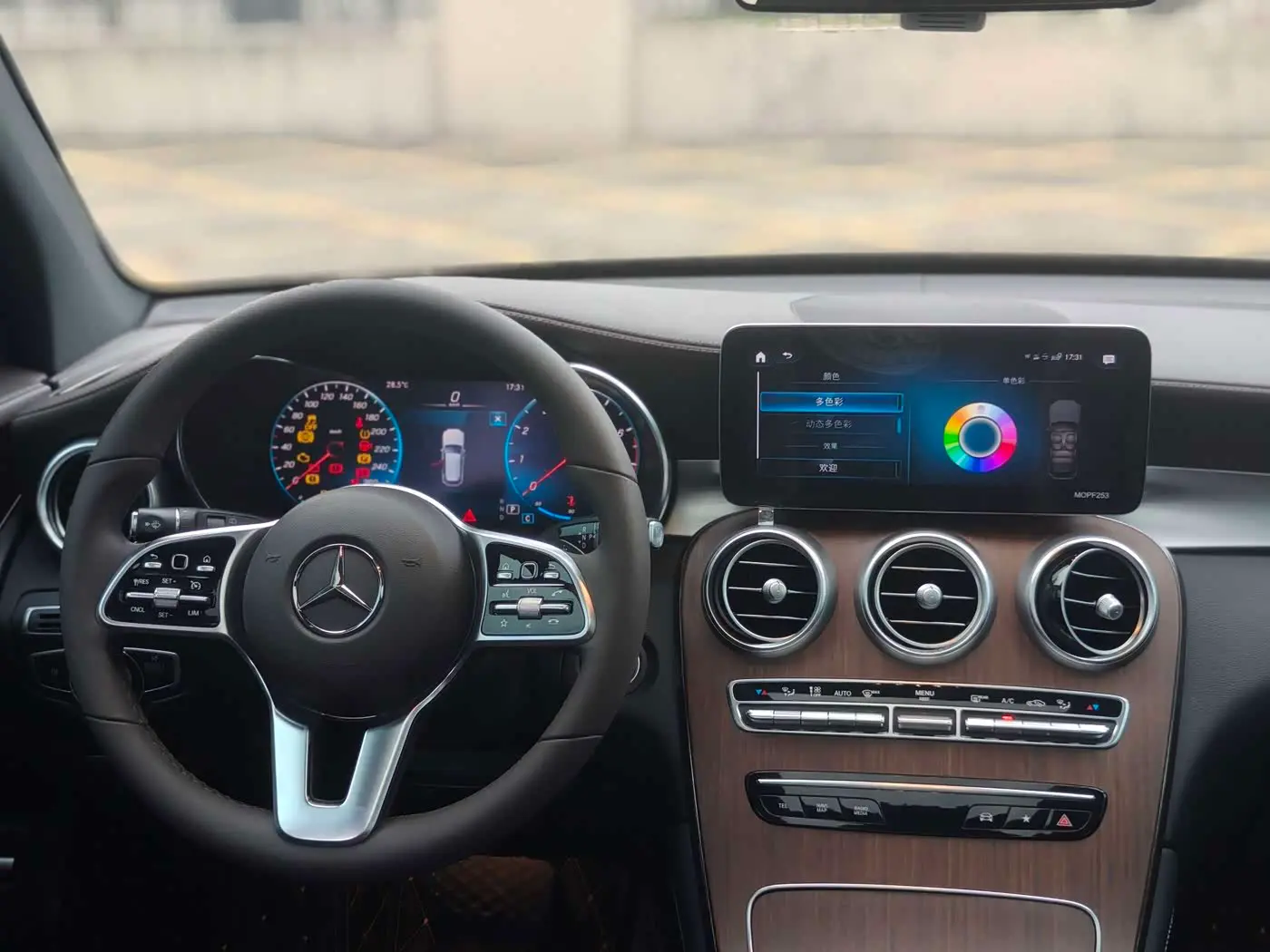 Mercedes-Benz GLC 2021 — Photo 8/12