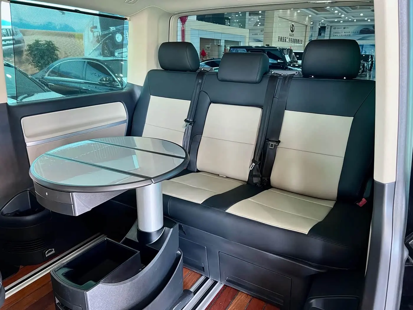 Volkswagen Multivan 2017 — Фото 15/20