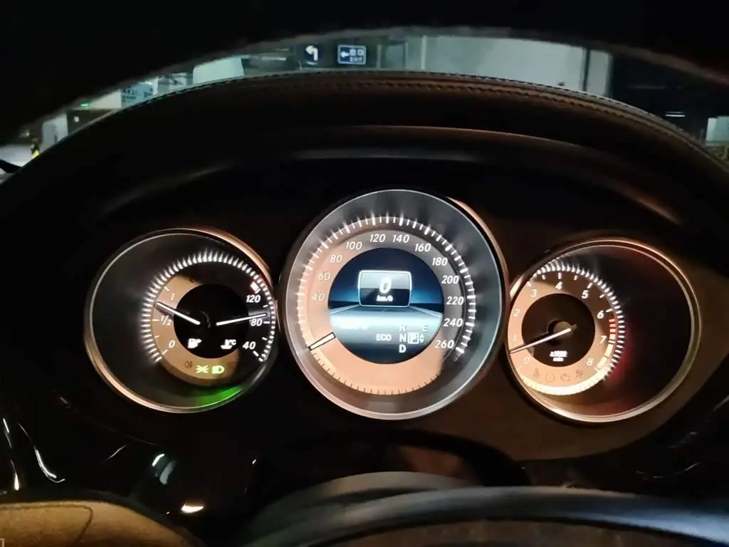 Mercedes-Benz CLS 2015 — Photo 4/20