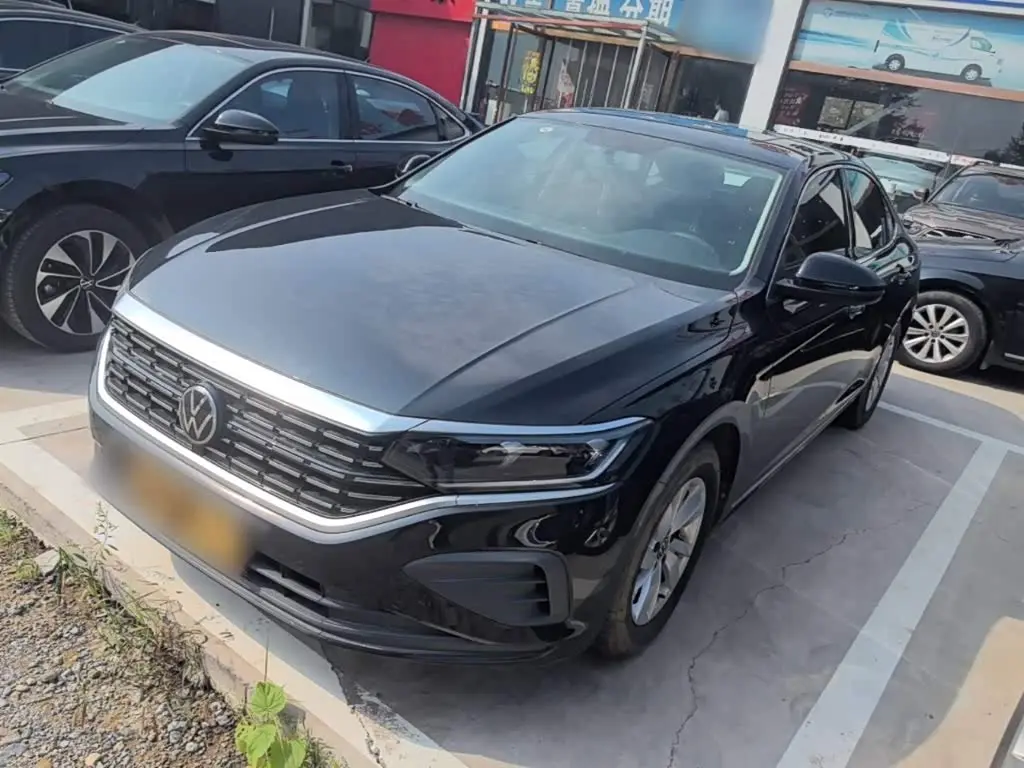 Volkswagen Passat 2025 — Photo 1/20