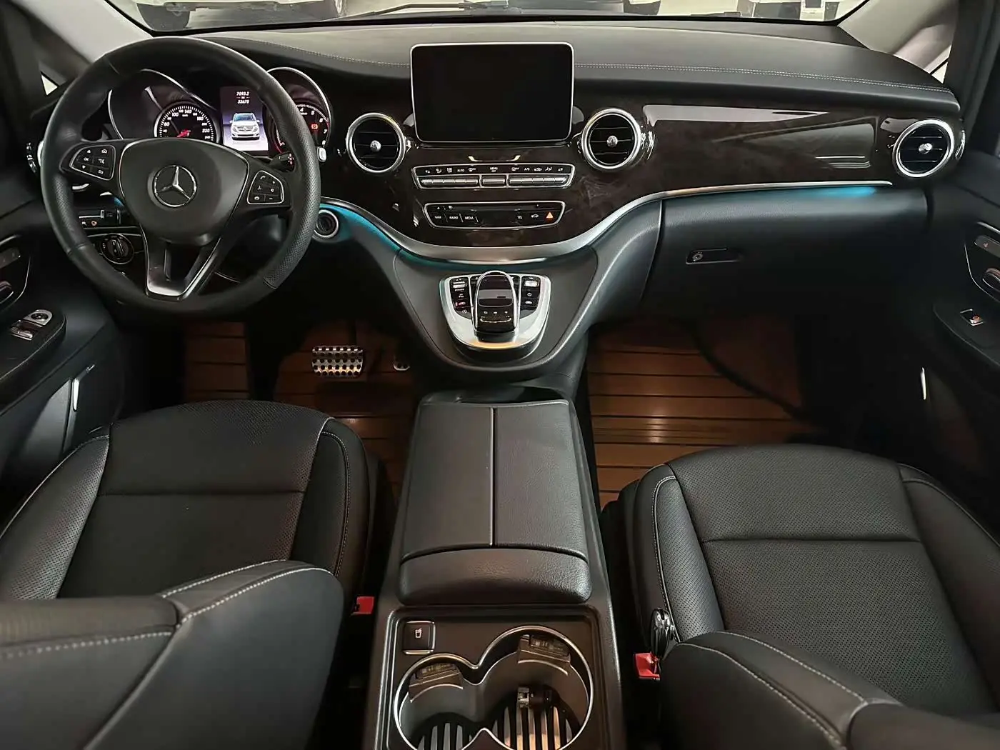 Mercedes-Benz V-Class 2018 — Фото 6/9