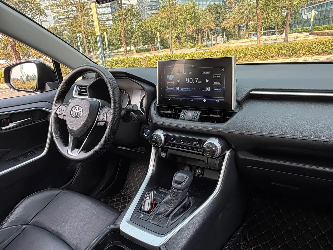 Toyota Wildlander 2021 — Photo 11/20