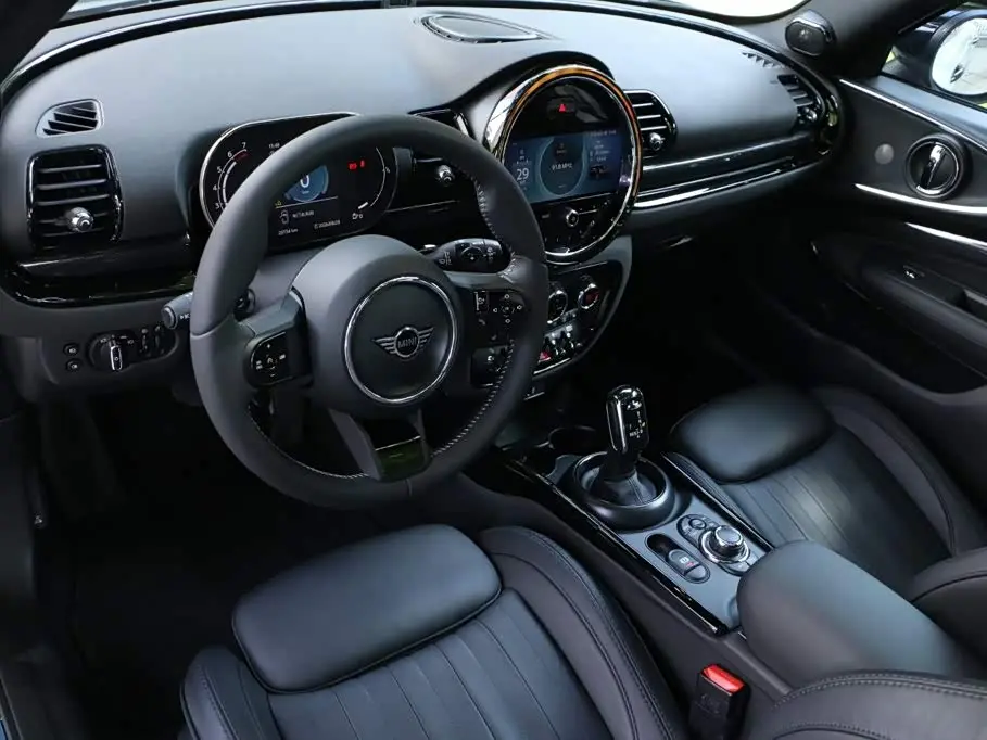 MINI CLUBMAN 2024 — Фото 17/20