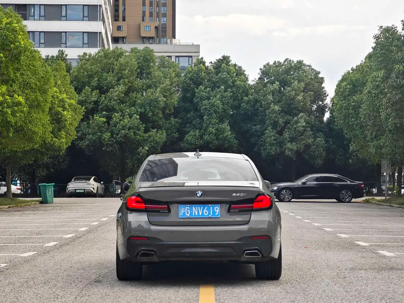 BMW 5 Series 2022 — Photo 8/9