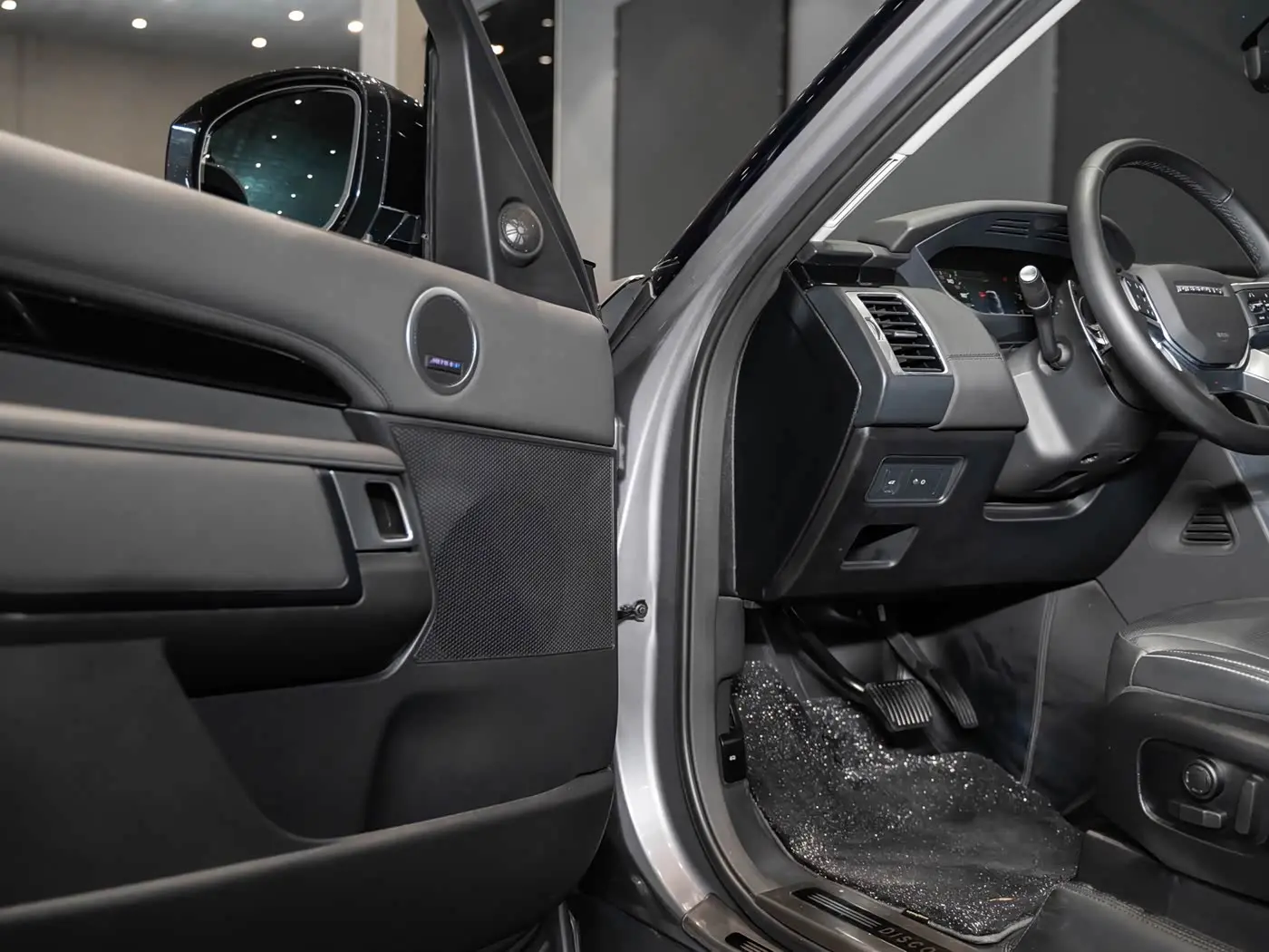 Land Rover Discovery 2024 — Photo 9/20