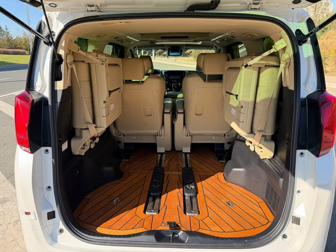 Toyota Alphard 2020 — Фото 17/19