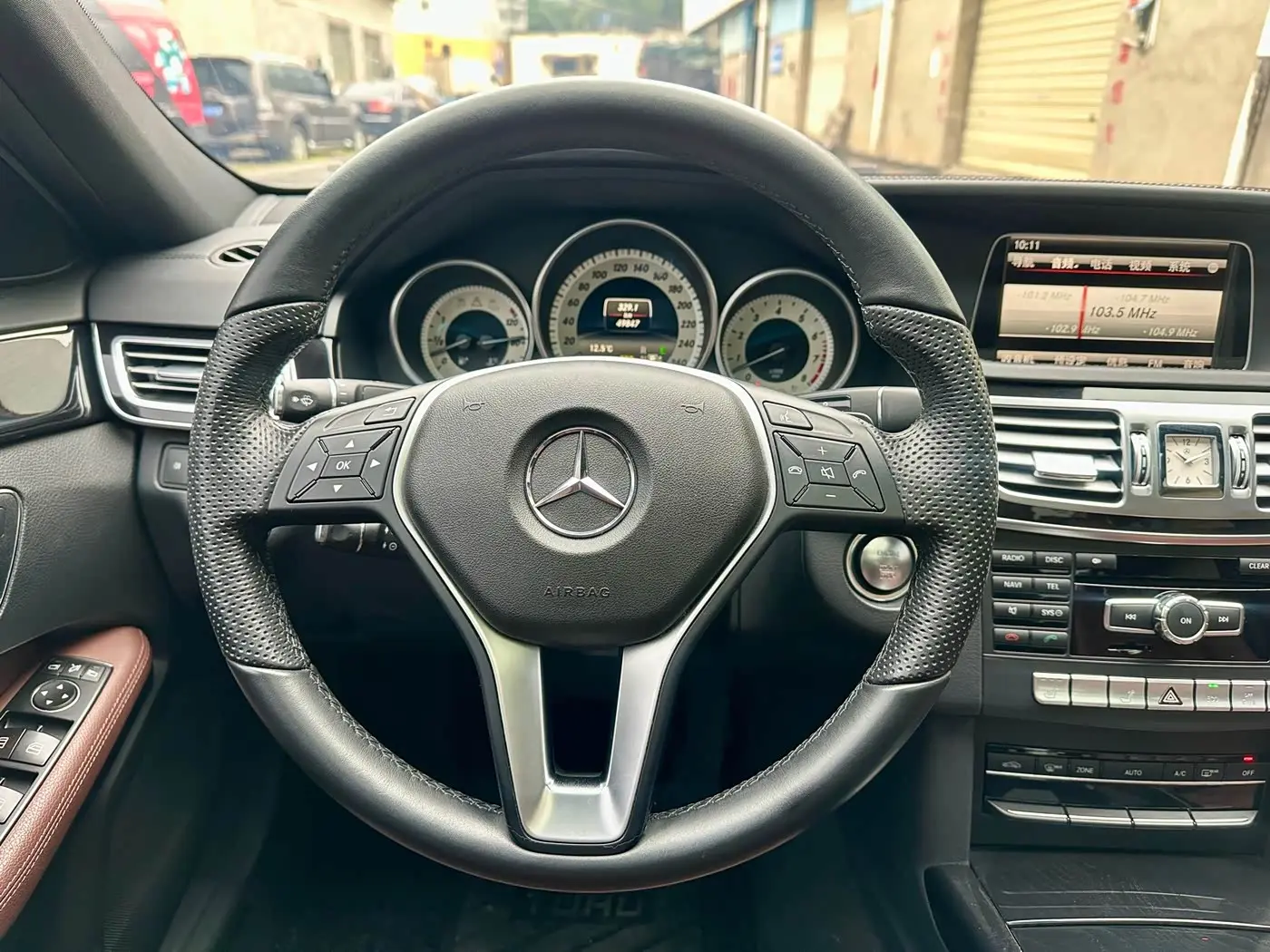 Mercedes-Benz E-Class 2014 — Şəkil 9/16
