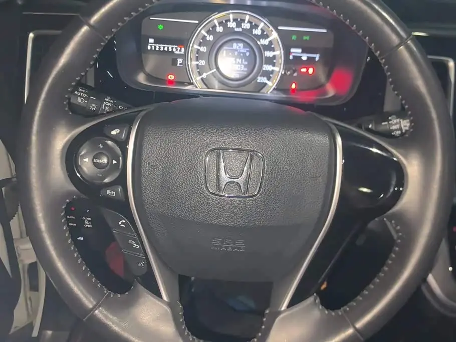 Honda Elysion 2017 — Фото 15/16