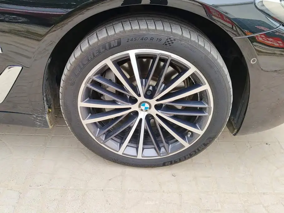 BMW 5 Series 2023 — Photo 6/16