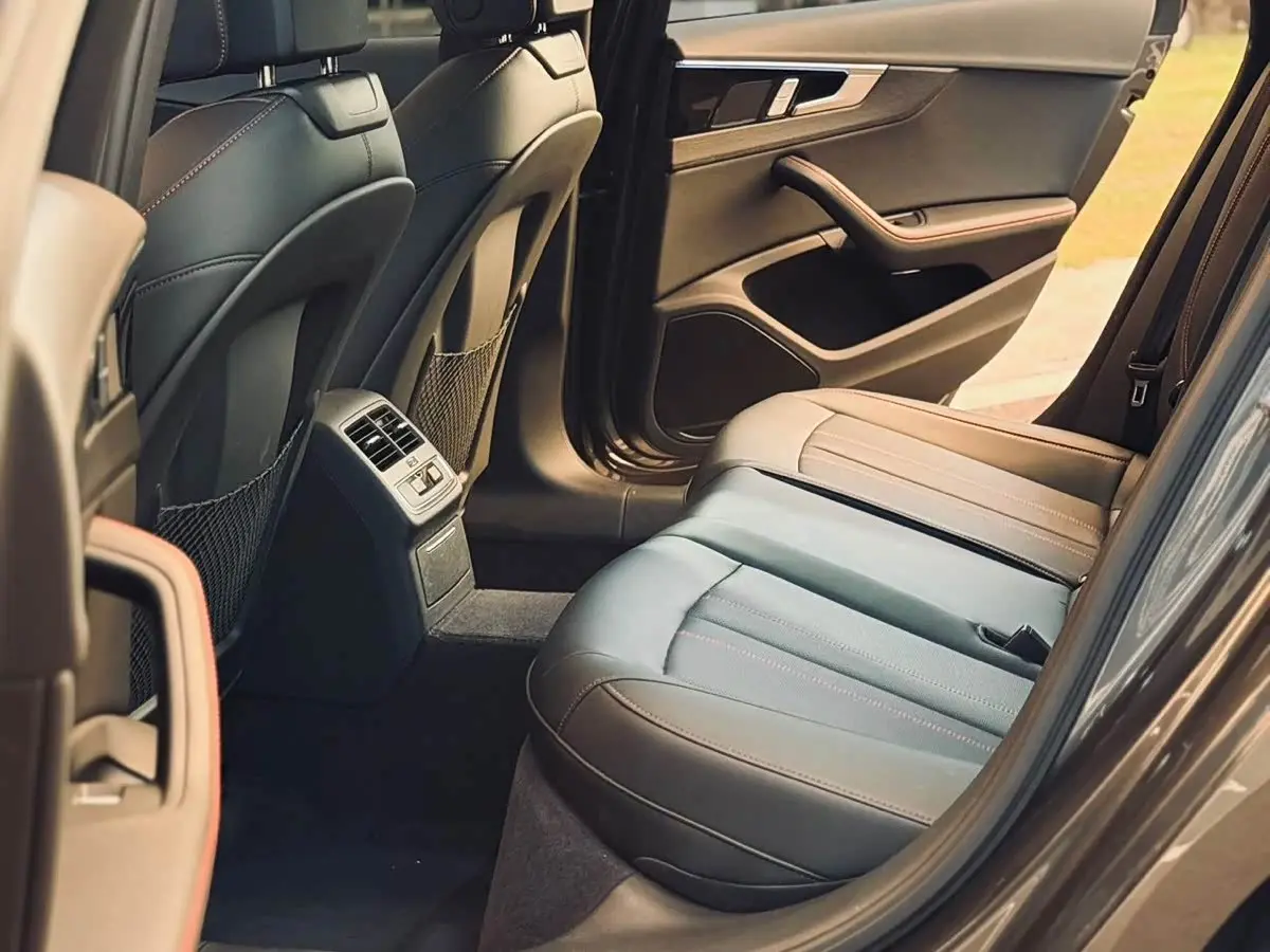 Audi A4L 2026 — Photo 9/11