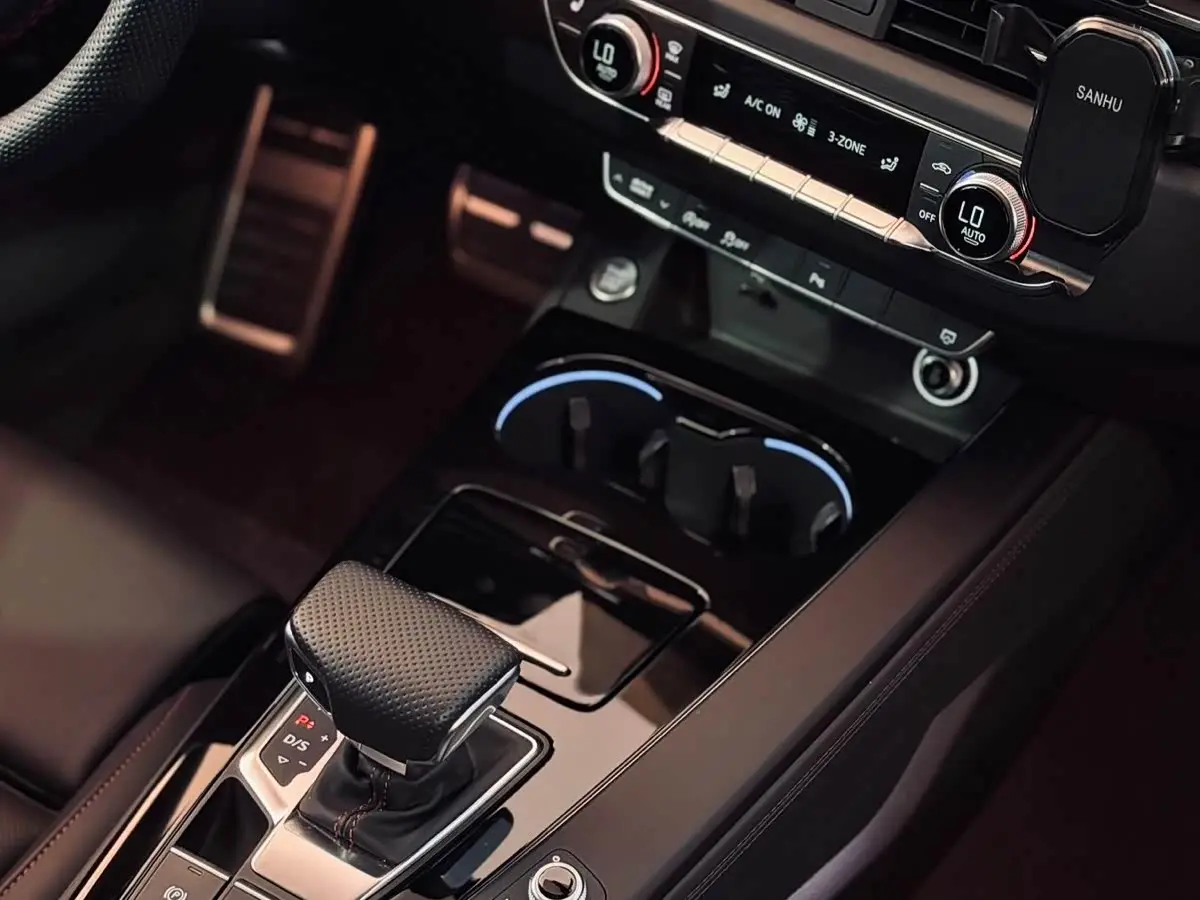 Audi A4L 2026 — Photo 8/11
