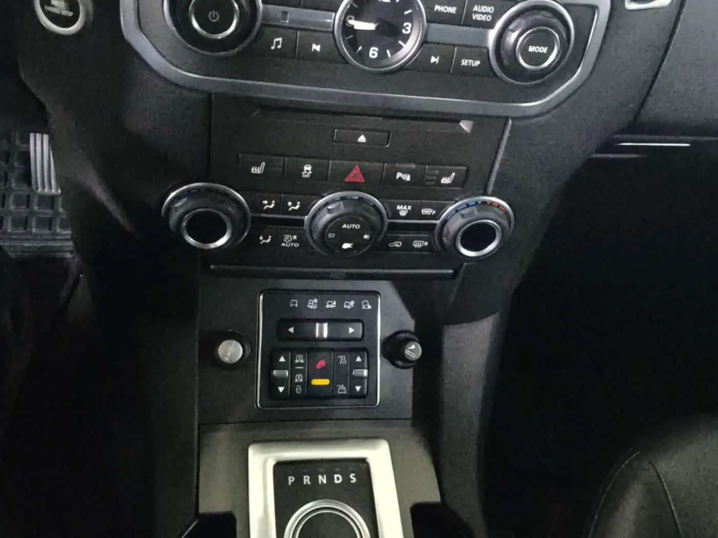 Land Rover Discovery 2014 — Photo 15/19