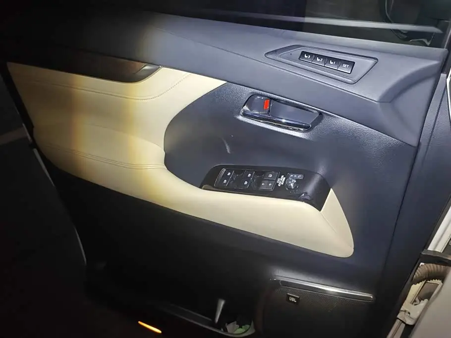 Toyota Vellfire 2019 — Photo 7/16