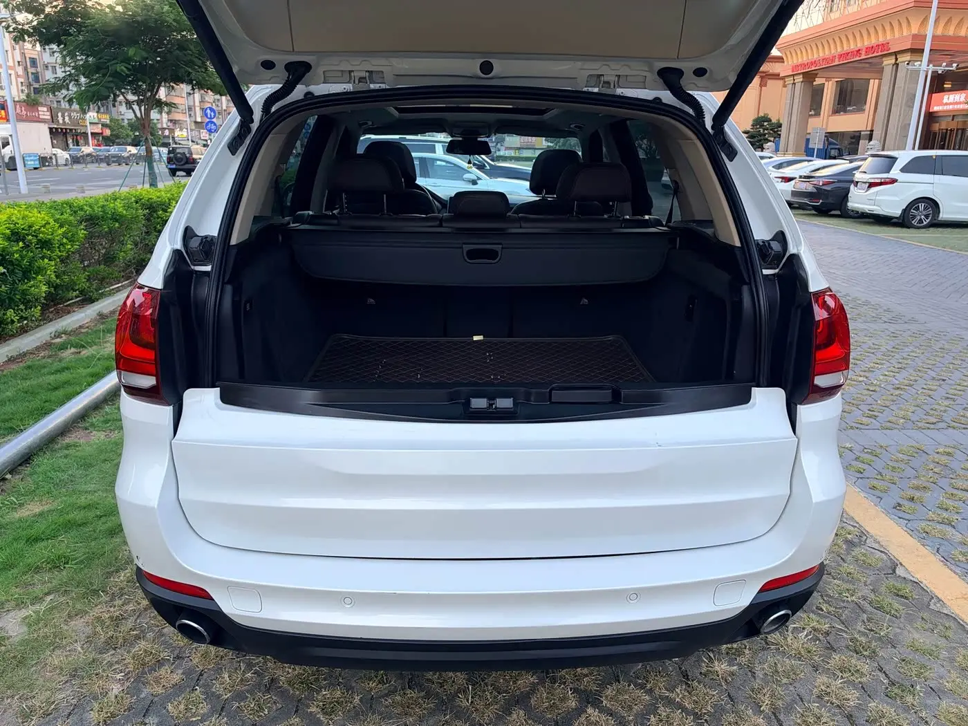 BMW X5 2015 — Photo 9/19