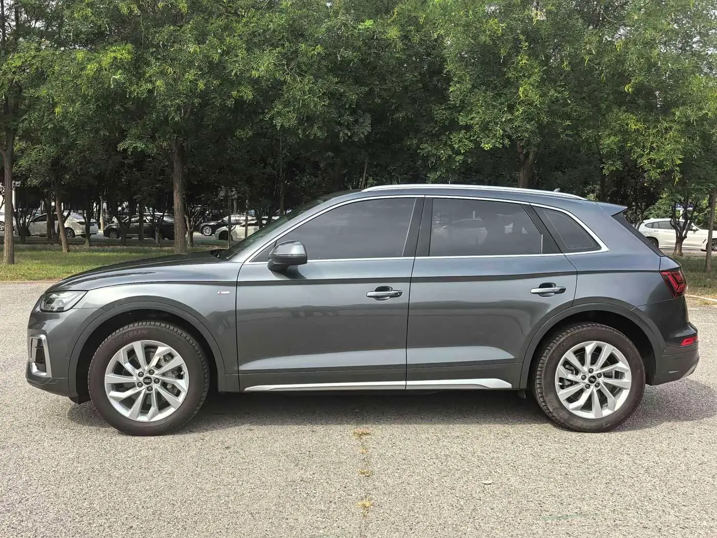 Audi Q5L 2022 — Фото 3/16