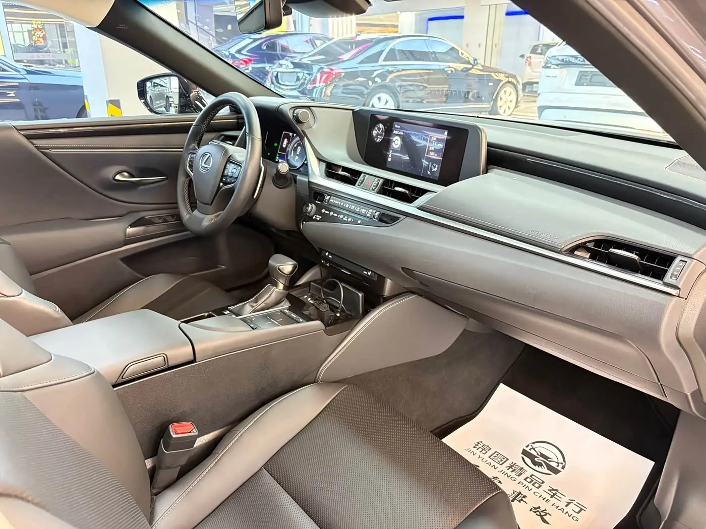 Lexus ES 2020 — Photo 17/19