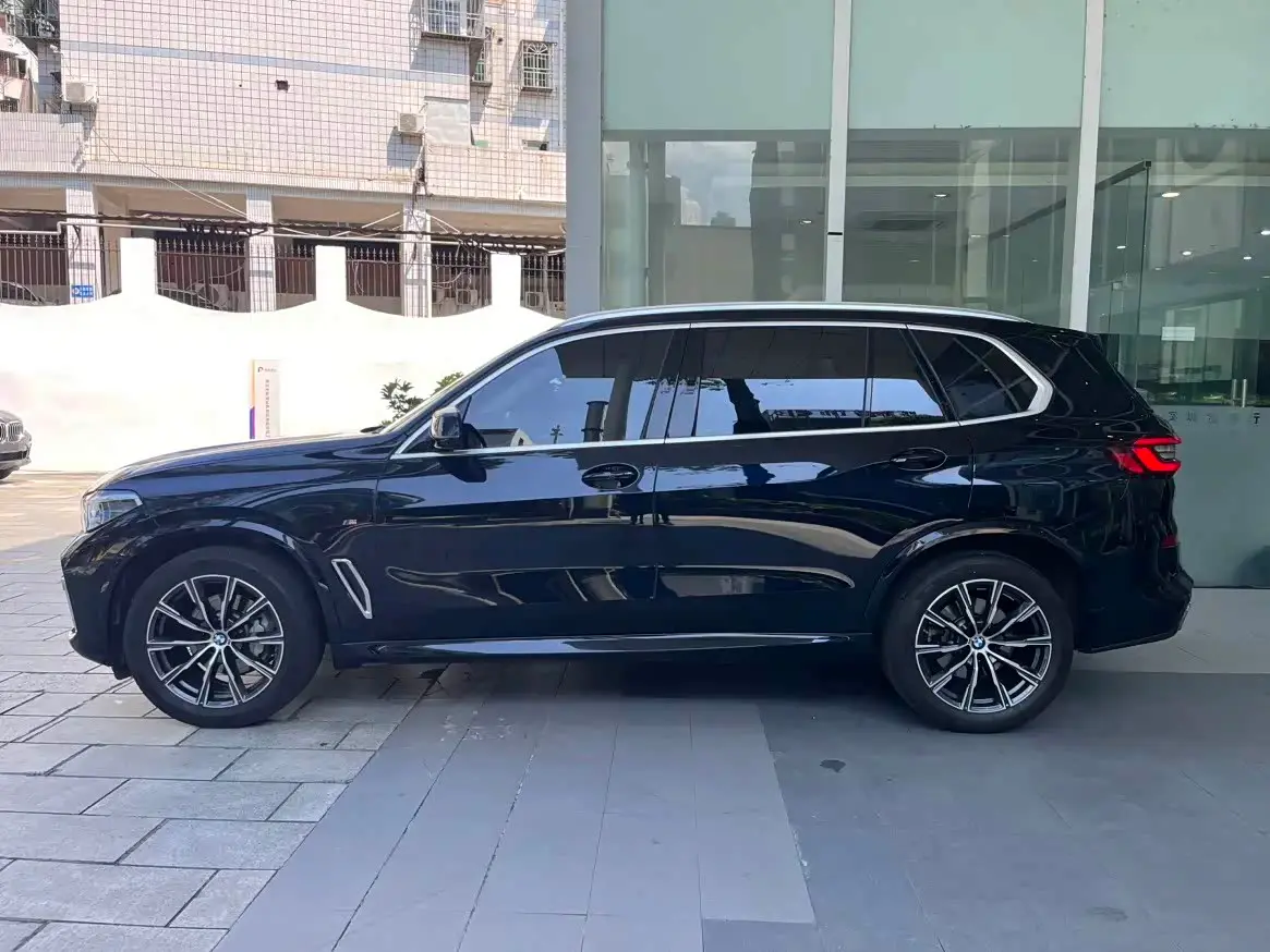 BMW X5 2023 — Фото 3/8