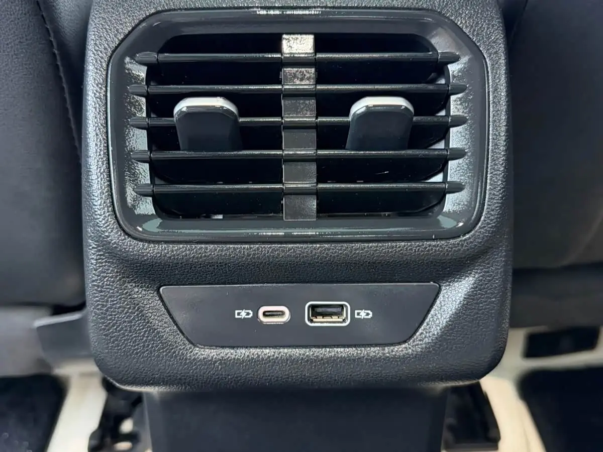 Volkswagen Lamando 2022 — Photo 14/19