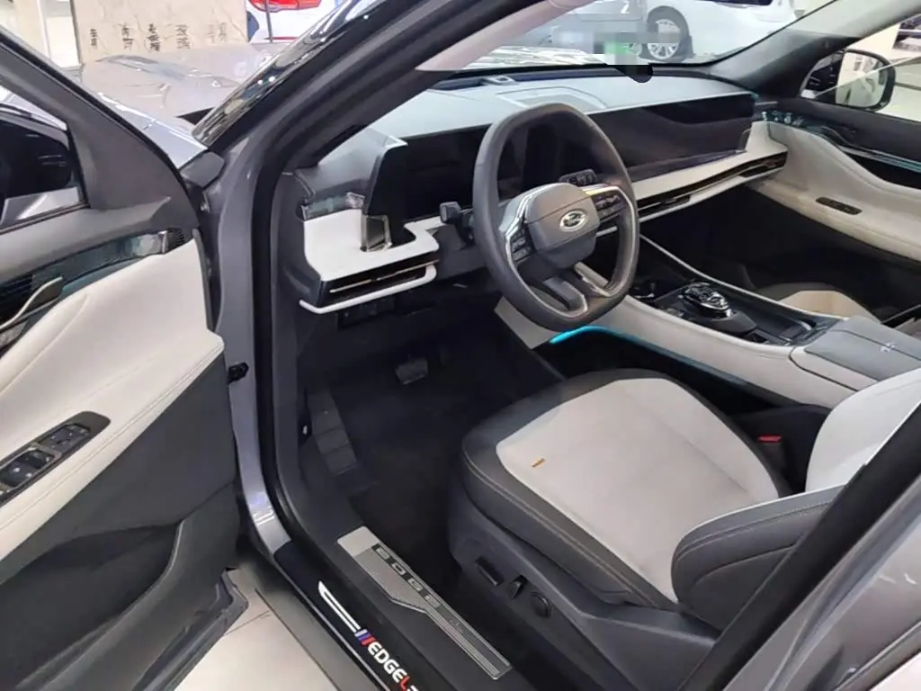Ford Edge 2023 — ფოტო 16/20