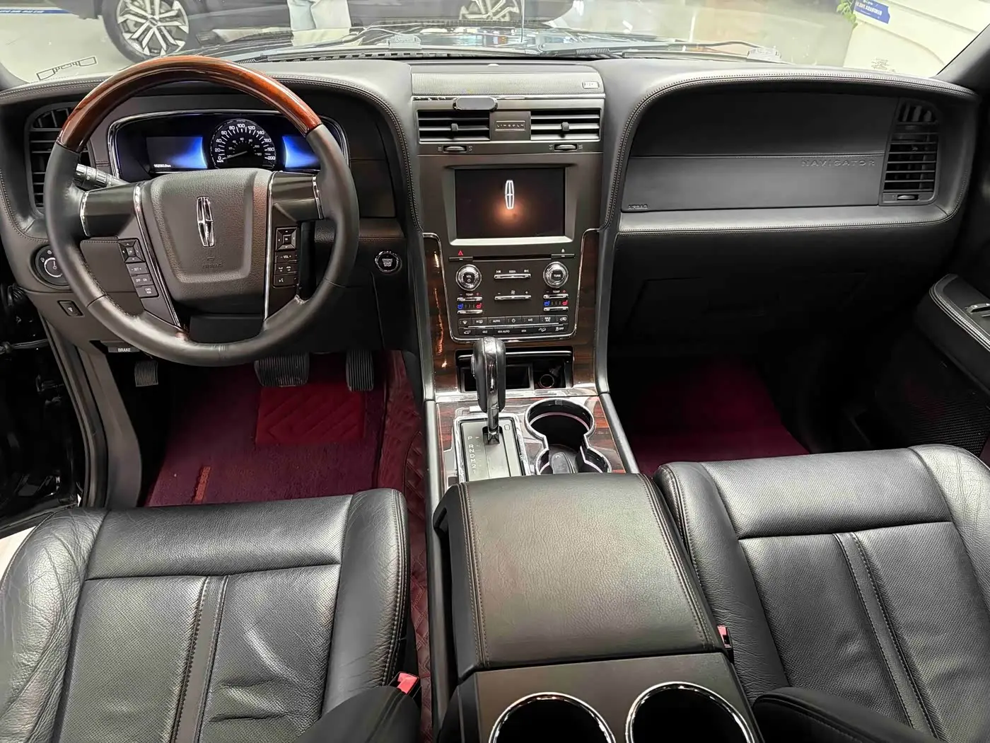 Lincoln Navigator 2016 — ფოტო 6/18