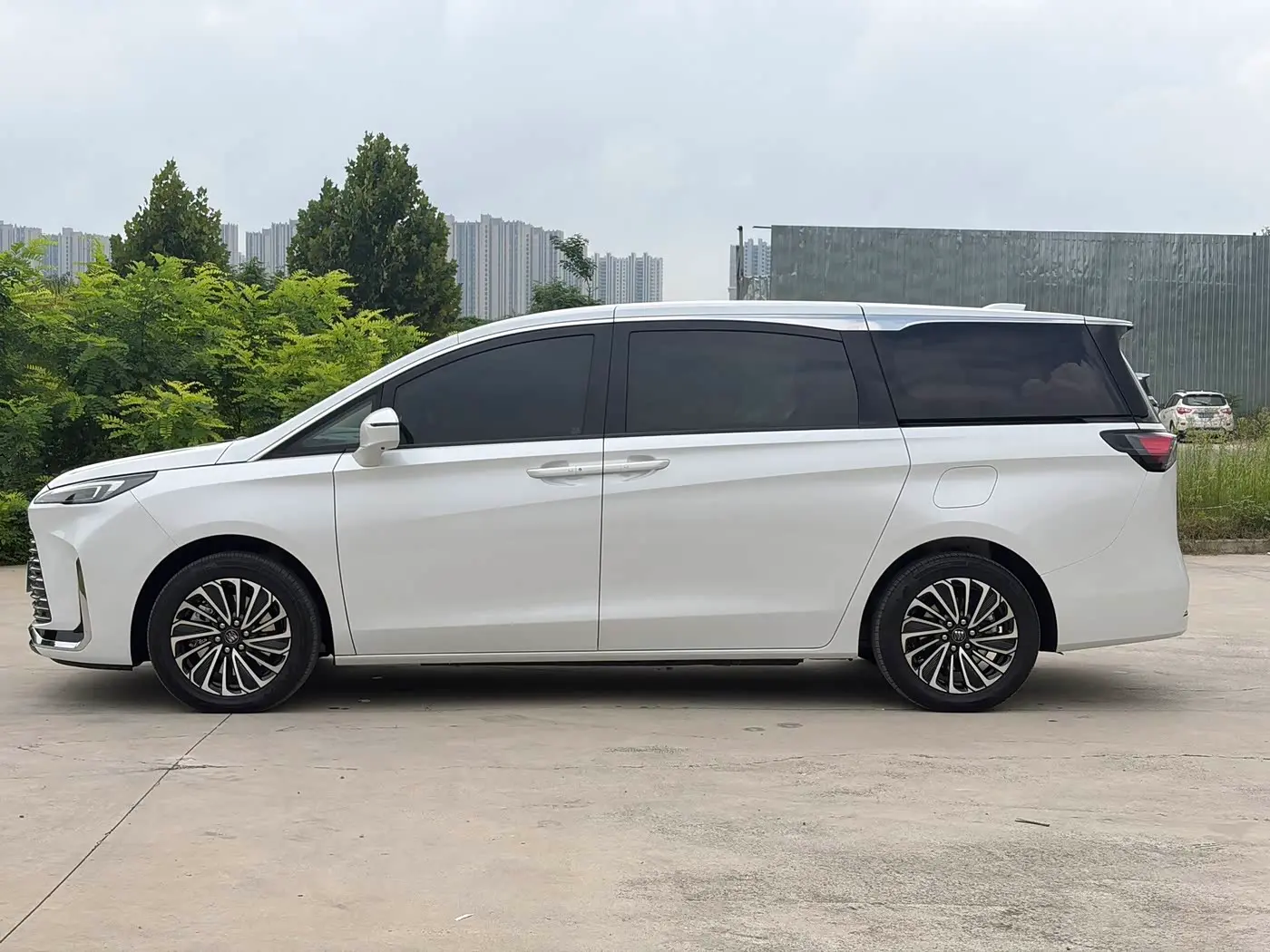 Buick GL8 New Energy 2025 — Şəkil 9/17