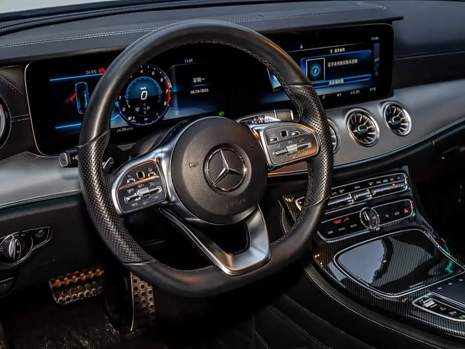 Mercedes-Benz E-Class 2019 — Photo 9/20