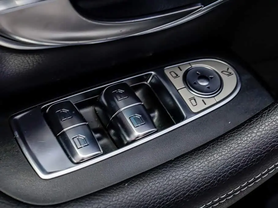 Mercedes-Benz E-Class 2019 — Photo 16/20
