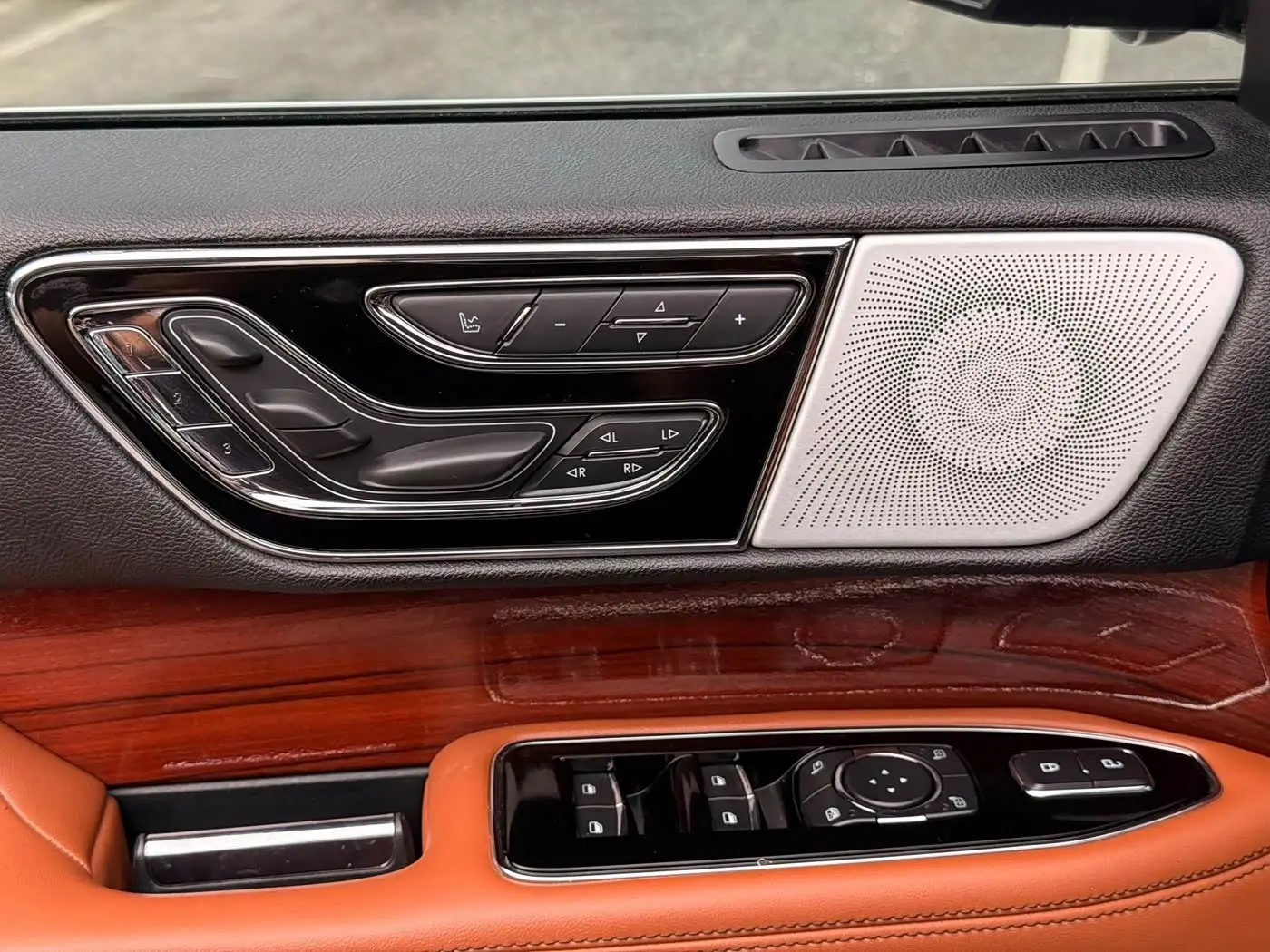 Lincoln Navigator 2022 — Photo 12/13