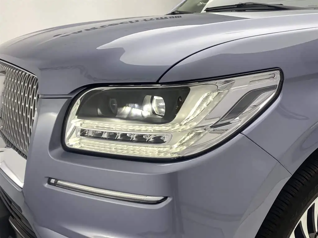 Lincoln Navigator 2023 — Photo 9/20