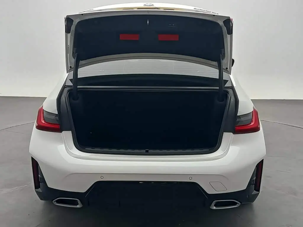BMW 3 Series 2025 — Photo 10/14