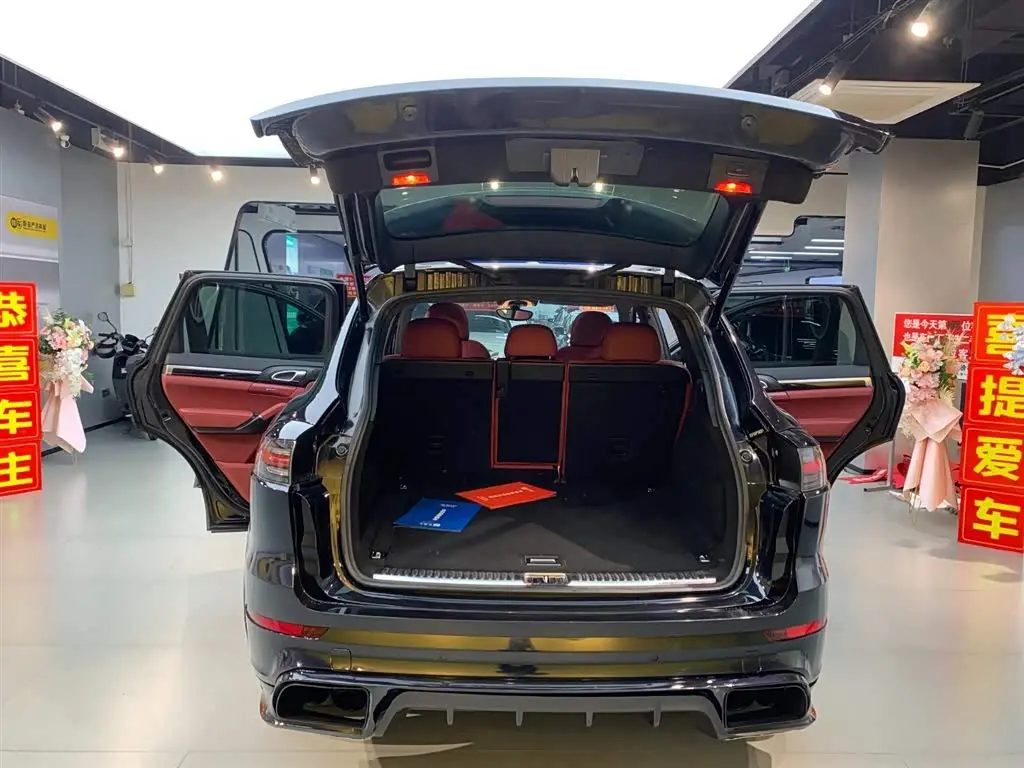 Porsche Cayenne 2012 — Photo 8/20