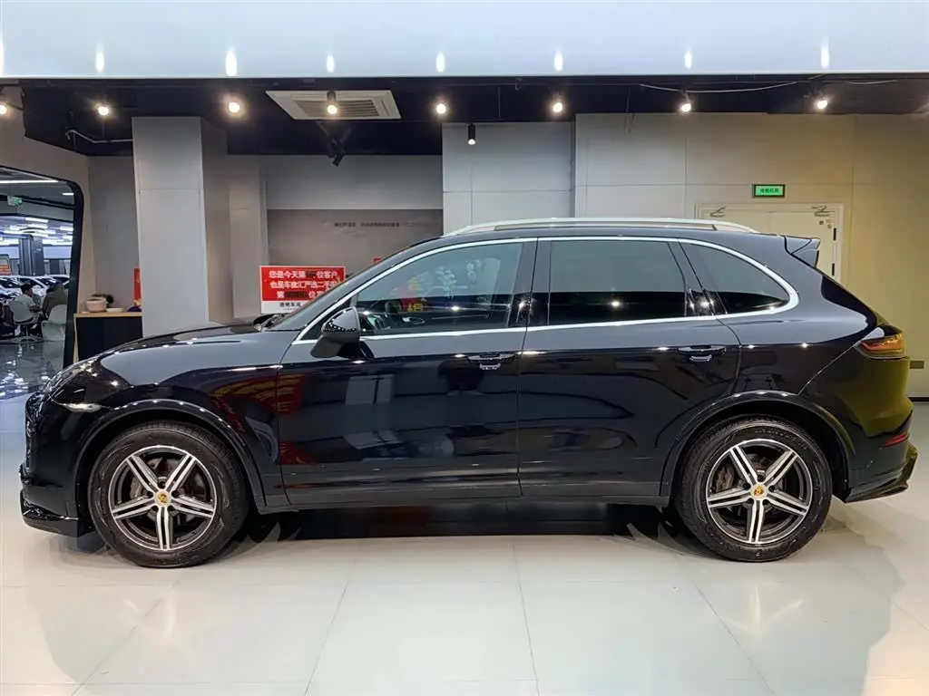 Porsche Cayenne 2012 — Photo 7/20