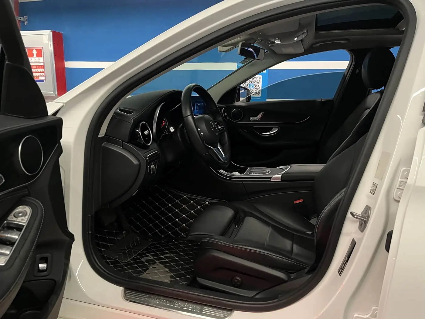 Mercedes-Benz C-Class 2019 — Photo 11/20