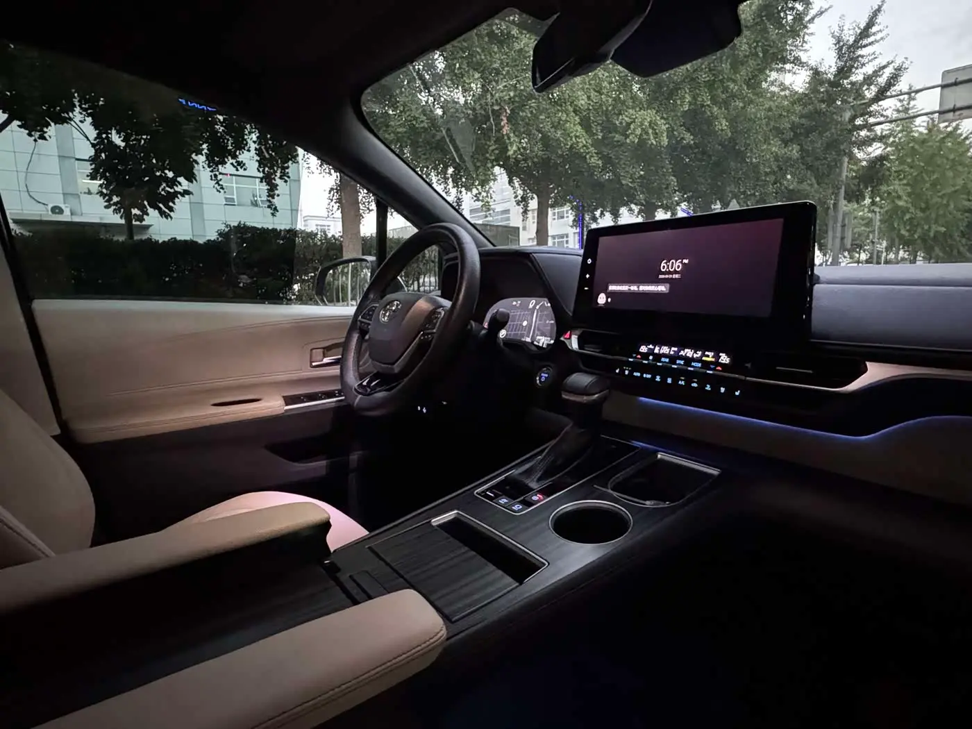 Toyota Sienna 2022 — Photo 7/20