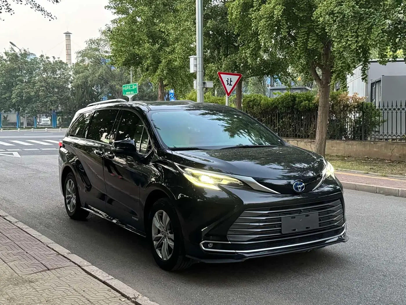 Toyota Sienna 2022 — Photo 3/20