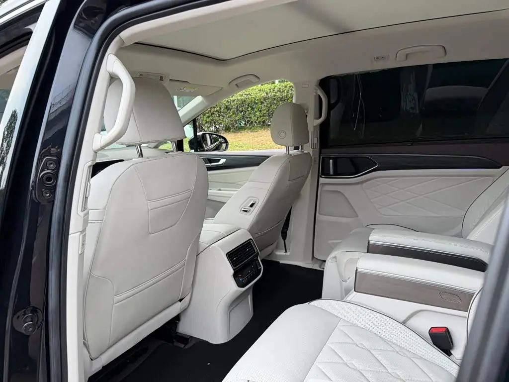Volkswagen Viloran 2023 — Photo 11/14