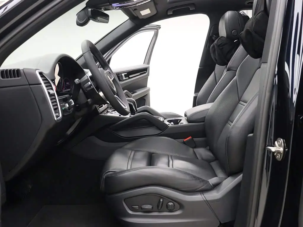Porsche Cayenne 2022 — Photo 3/20
