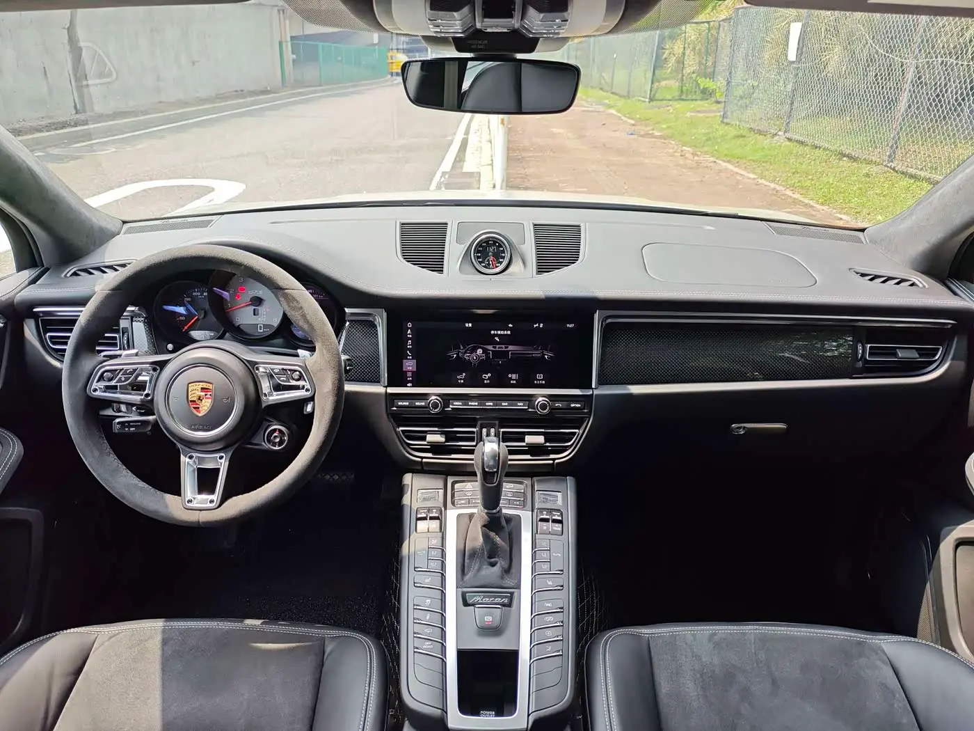 Porsche Macan 2020 — Фото 12/20