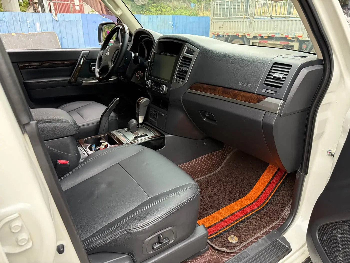 Mitsubishi Pajero 2019 — Photo 18/20